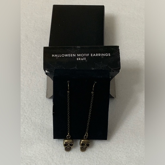 AVON 2012 HALLOWEEN SKULL EARRINGS - Picture 2 of 5